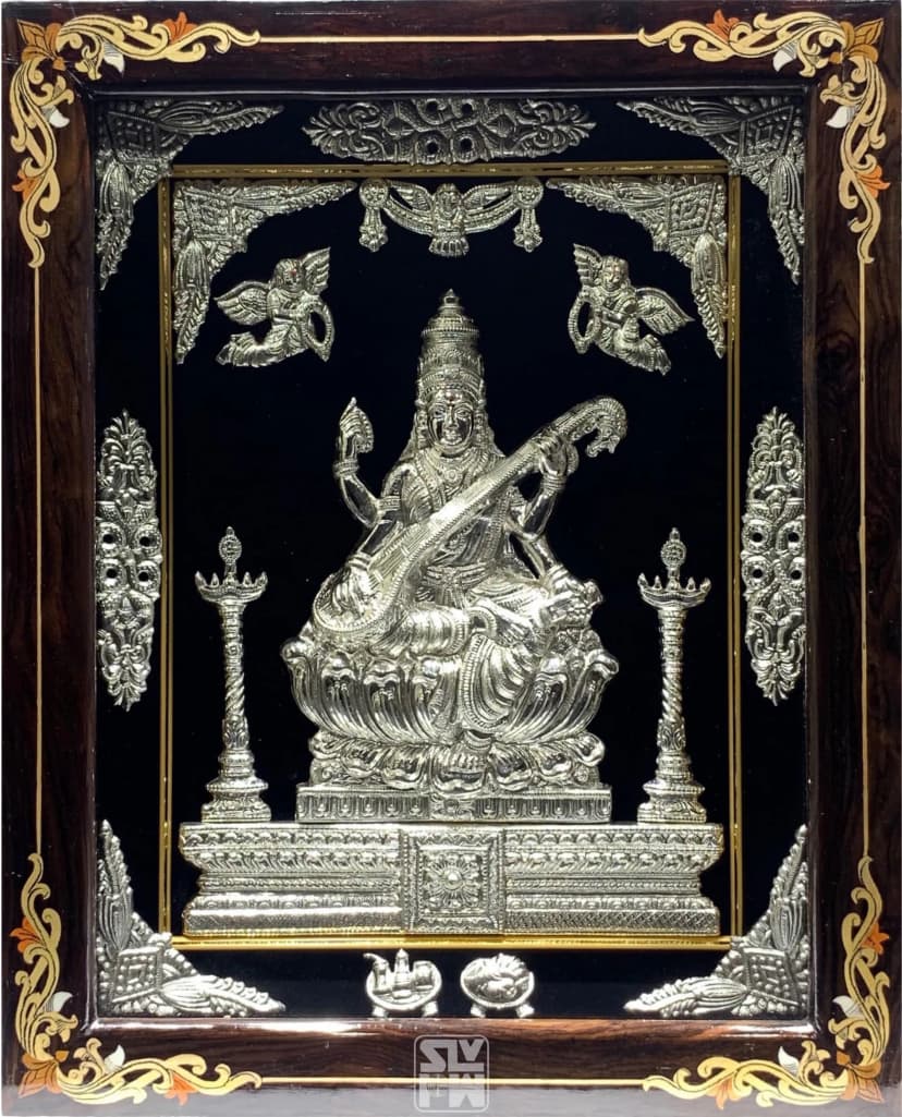 Saraswati Plain Silver 18"x22"